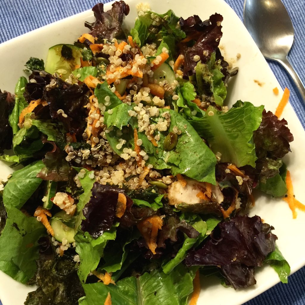 Salad with quinoa & baked tofu