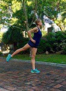 Reverse lunge with leg extension