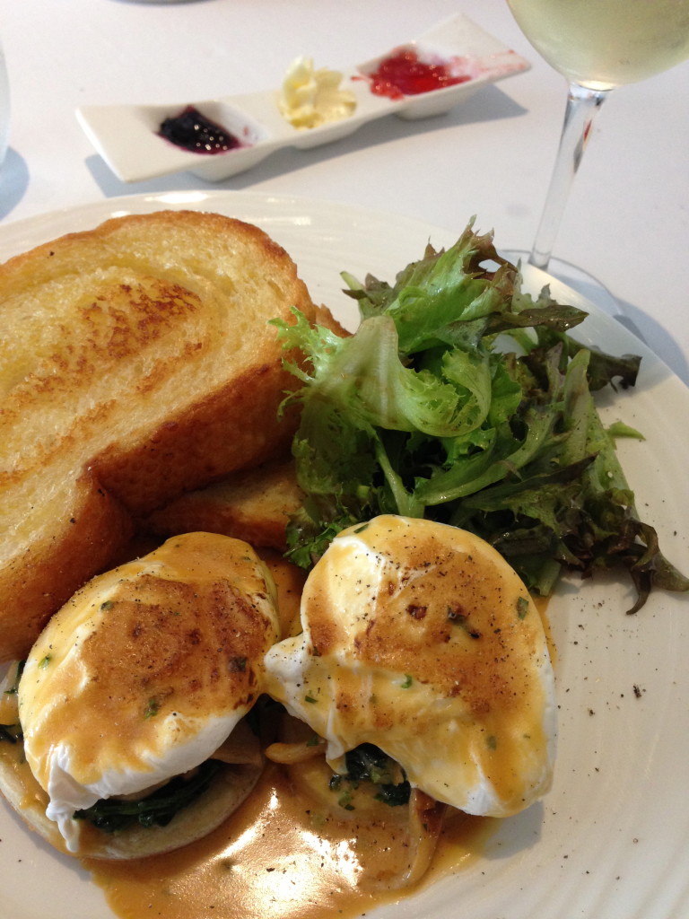 Eggs Benedict with spinach & mushrooms