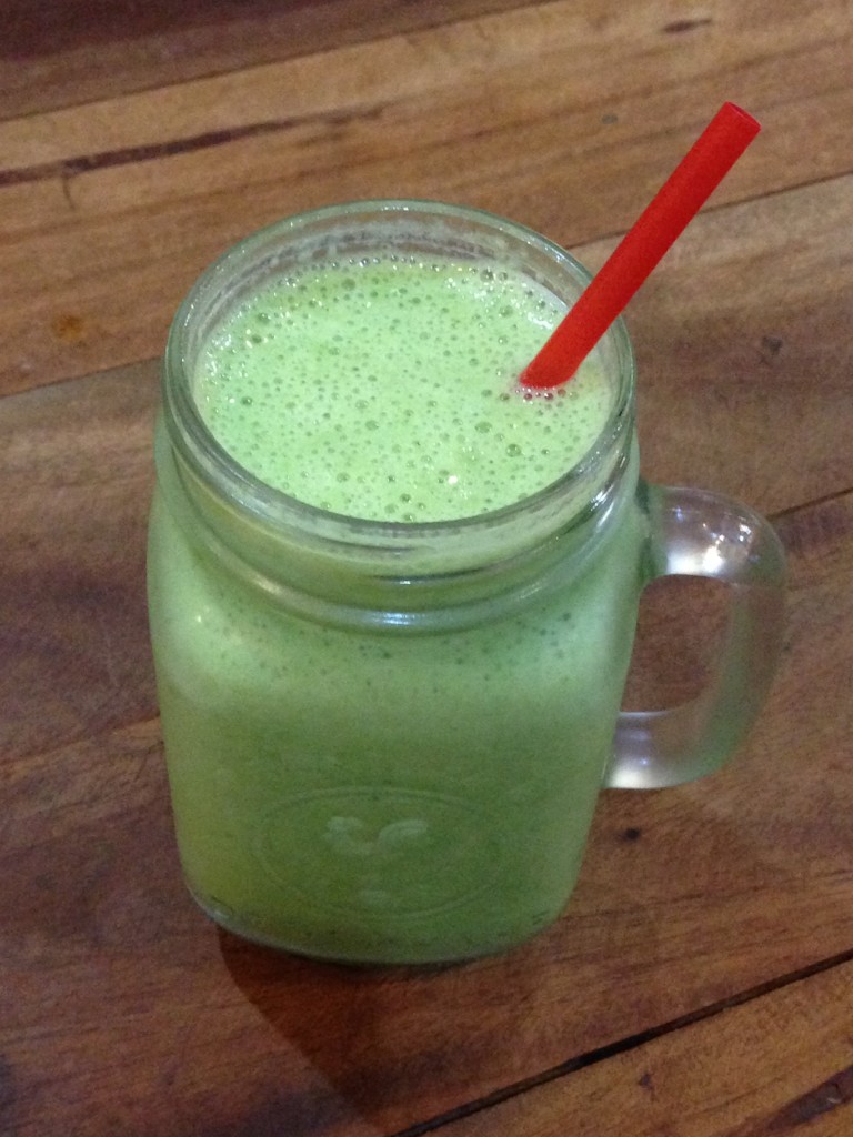 Breakfast: smoothie with spinach, cucumber, mint, frozen pineapple & almond milk