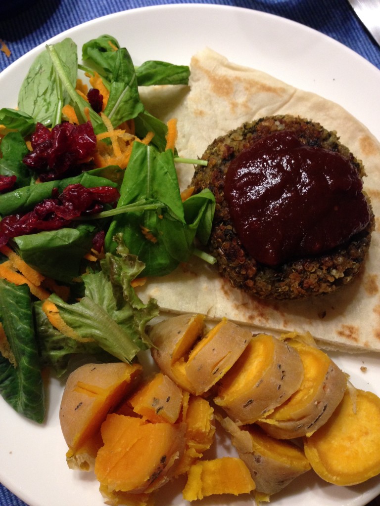 Quinoa lentil burger, camote, salad