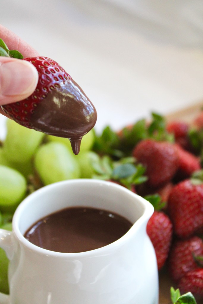 5-ingredient Vegan Fudge Sauce