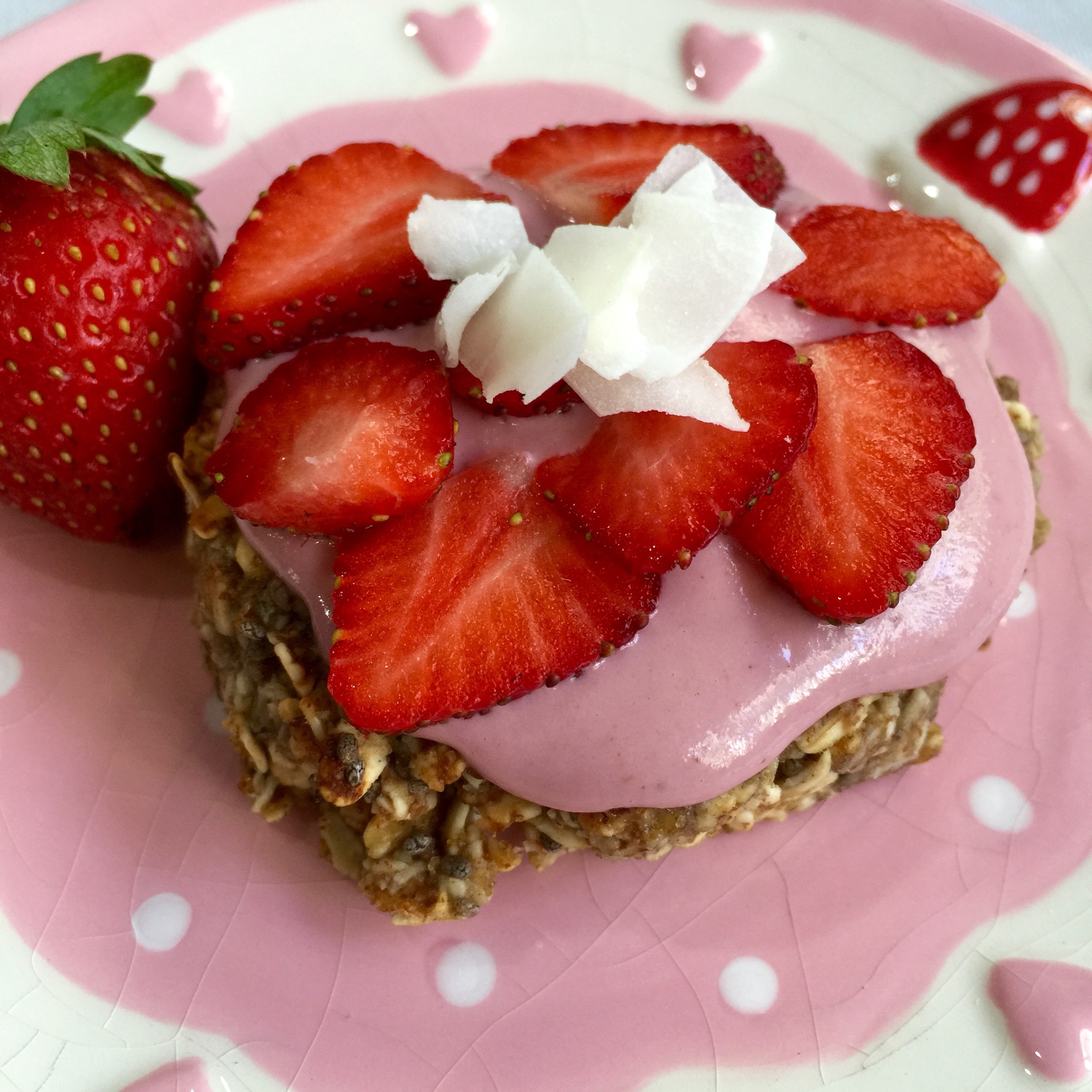 Banana oat cookie with strawberry cashew cream & fresh strawberries