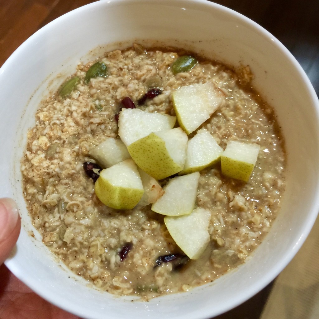 Oatmeal with pears & pumpkin seeds