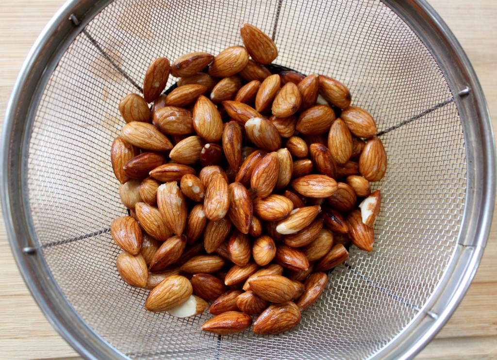 How to Make Homemade Almond Milk