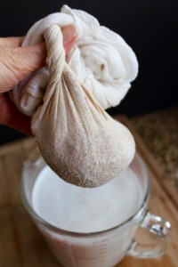 How to Make Homemade Almond Milk