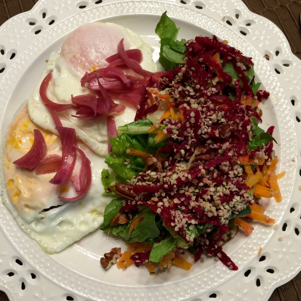 Fried eggs, salad with beet & hemp seeds