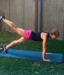 Plank leg extension