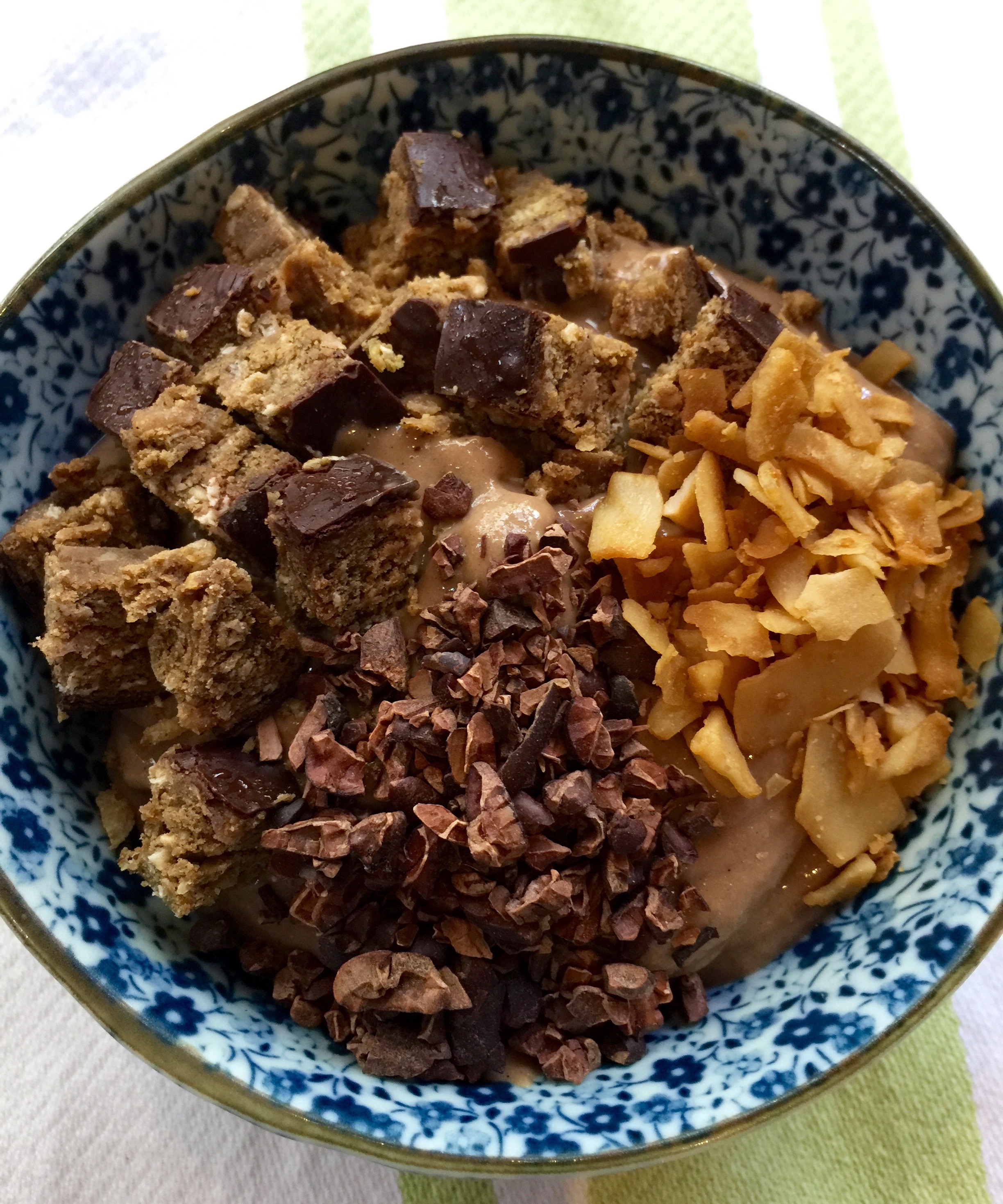 Chocolate banana smoothie bowl